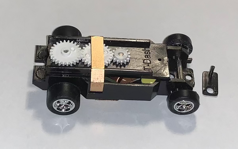 Available late September - 500 T-Dash Gen 2 Dash chassis - Black white gears. Chrome 5 spoke wheels.
